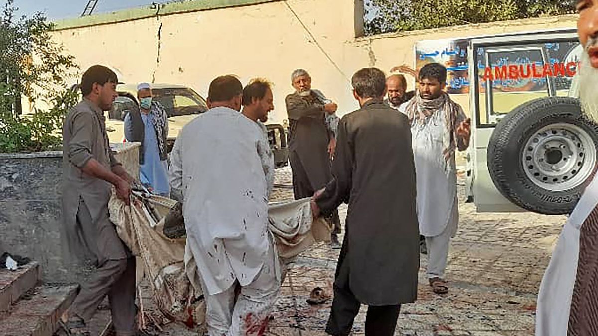 Exploze v afghánské mešitě si vyžádala 55 mrtvých